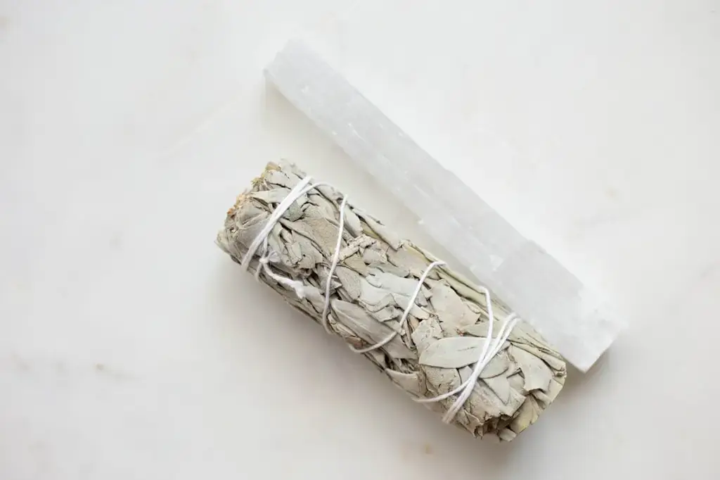 水晶收納的寶典：打造晶瑩剔透的儲藏空間